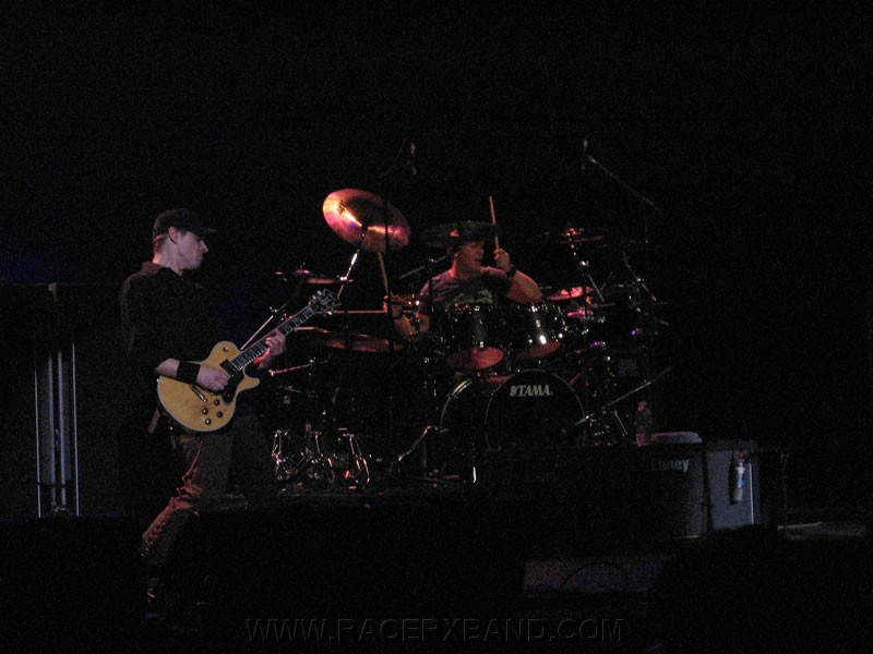 06. Bruce rockin' out..jpg
