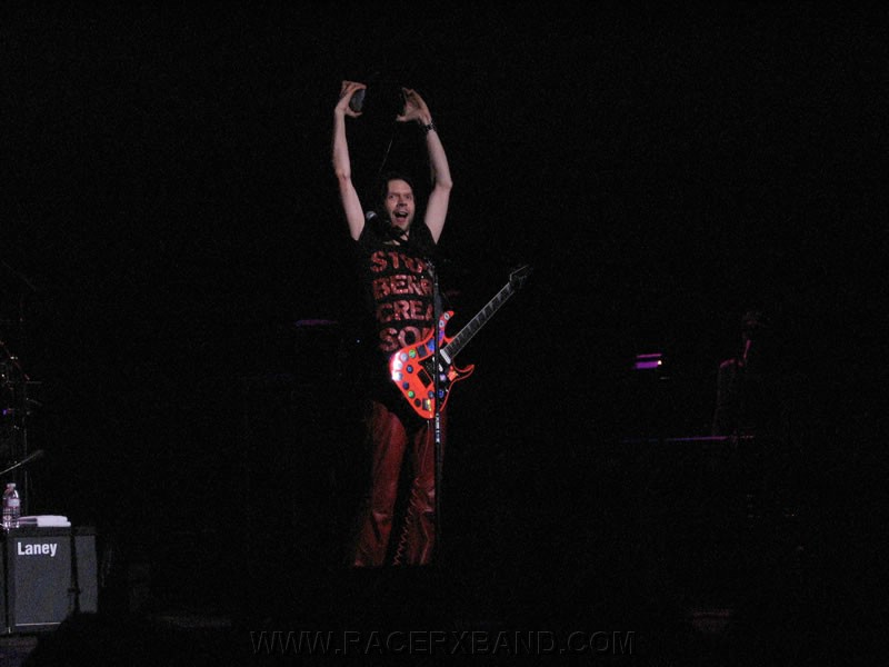 07. Paul raises his arms to the crowd to wild cheers..jpg
