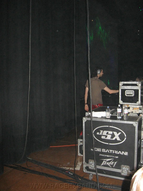 28. Paul talks to his tech before the Jam..jpg
