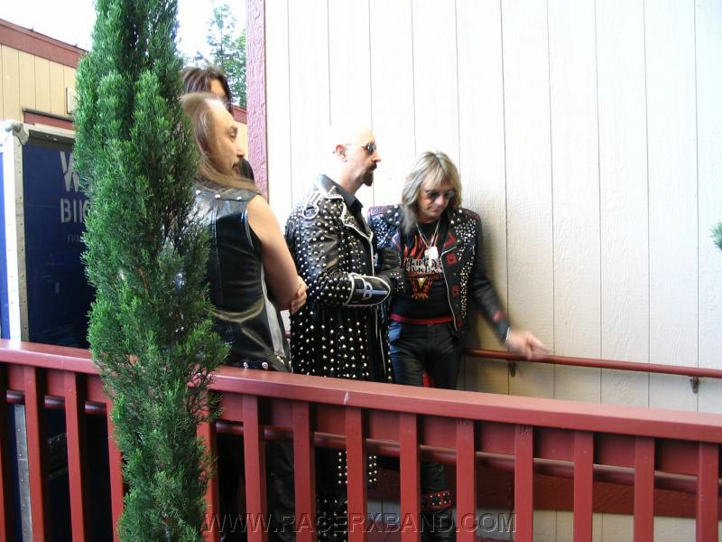 34. Quick photo session...KK's behind the bush..jpg