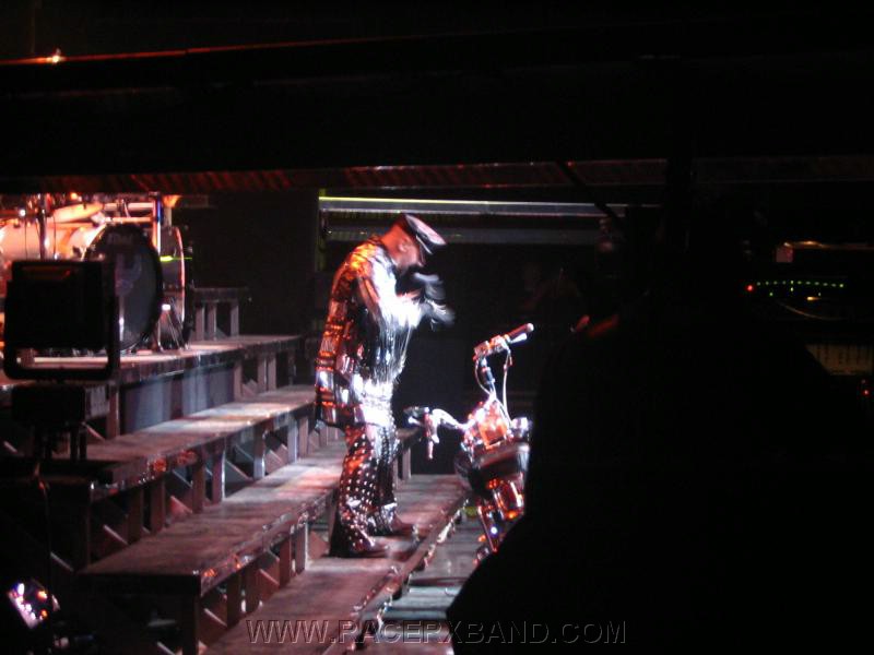 73. Rob belts out Hell Bent....jpg