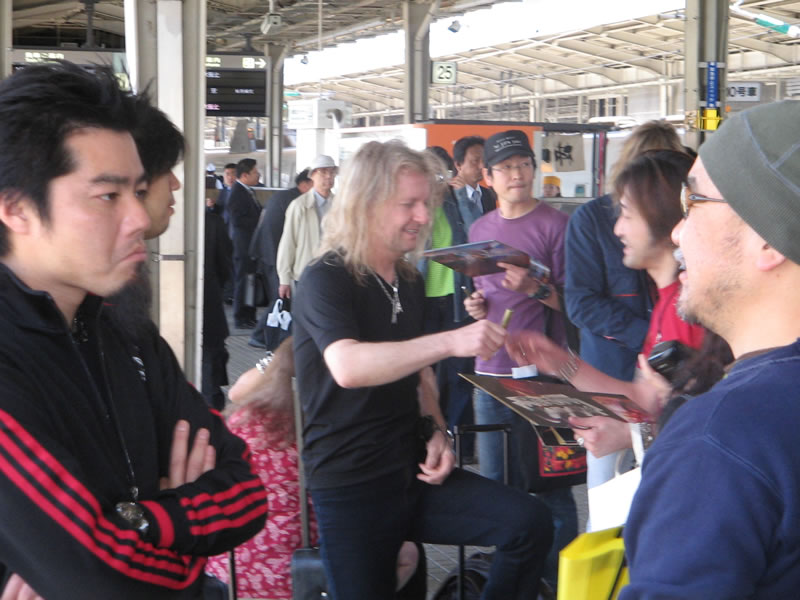 14. Spike looks on...as KK signs..jpg