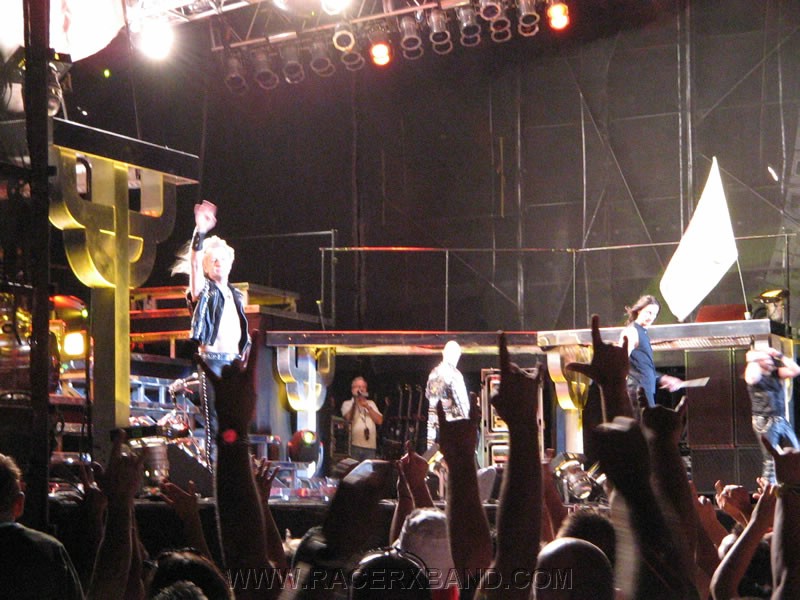46. KK waves goodbye..jpg
