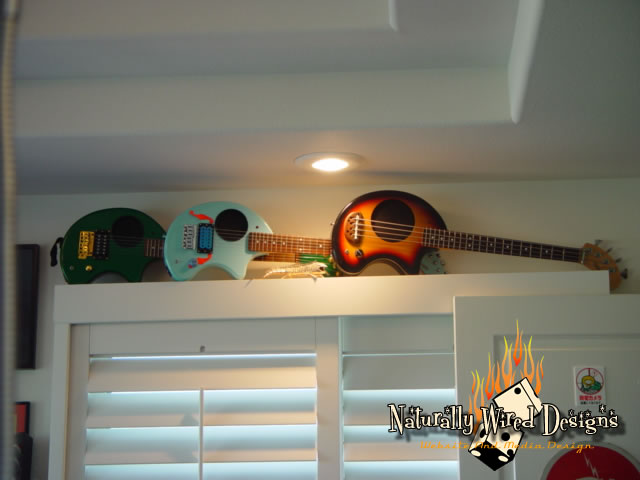 090. miniguitars.jpg