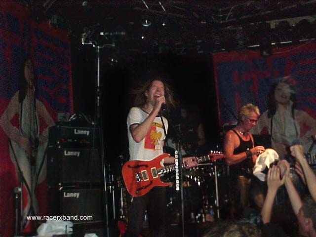 25. Paul belting it out..jpg